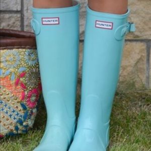 Women’s blue size 8 hunter boots